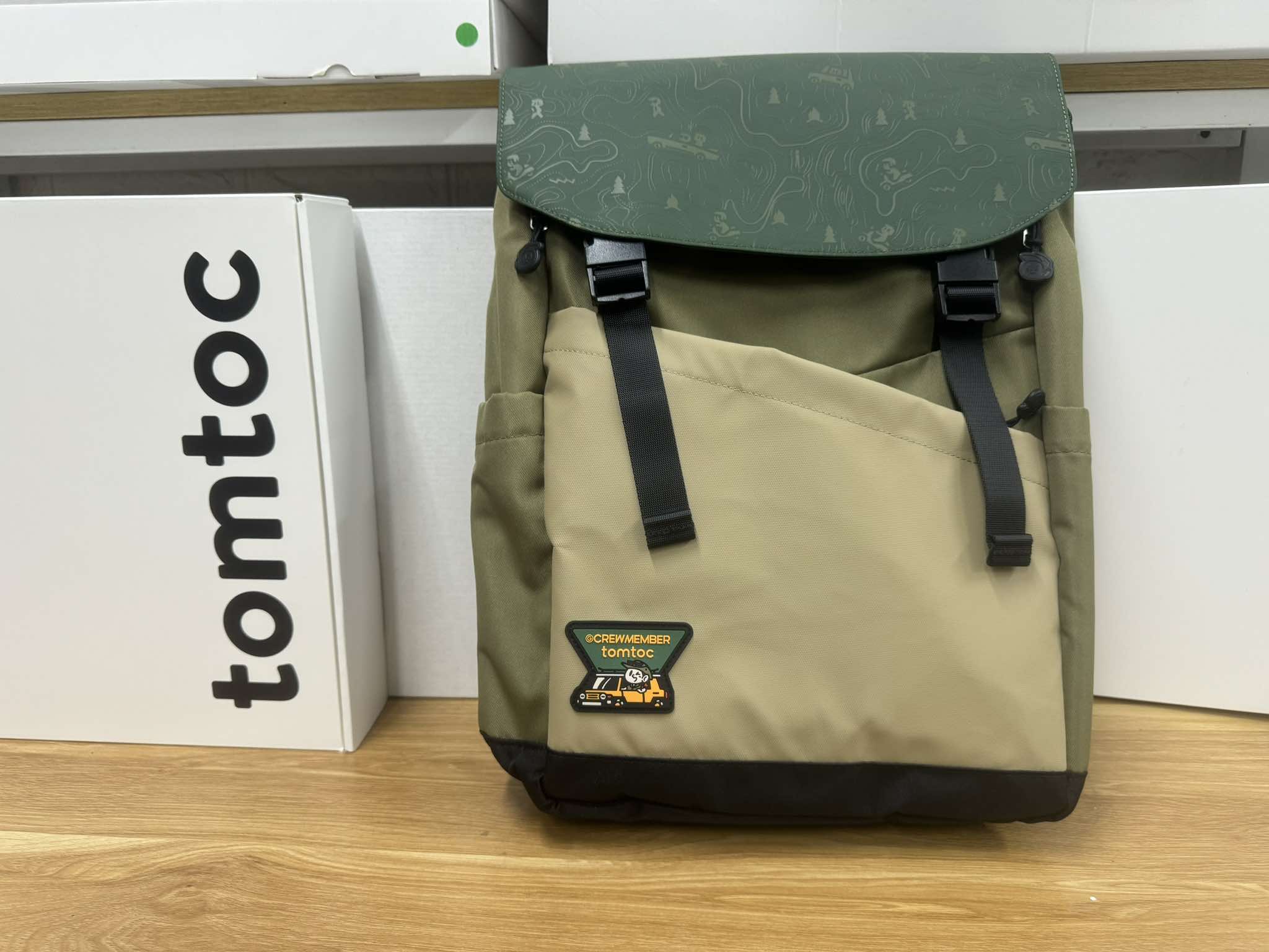 Ảnh Thật Balo Tomtoc Slash Flip 18L Đựng Macbook Pro 16 – T64M1T1GC