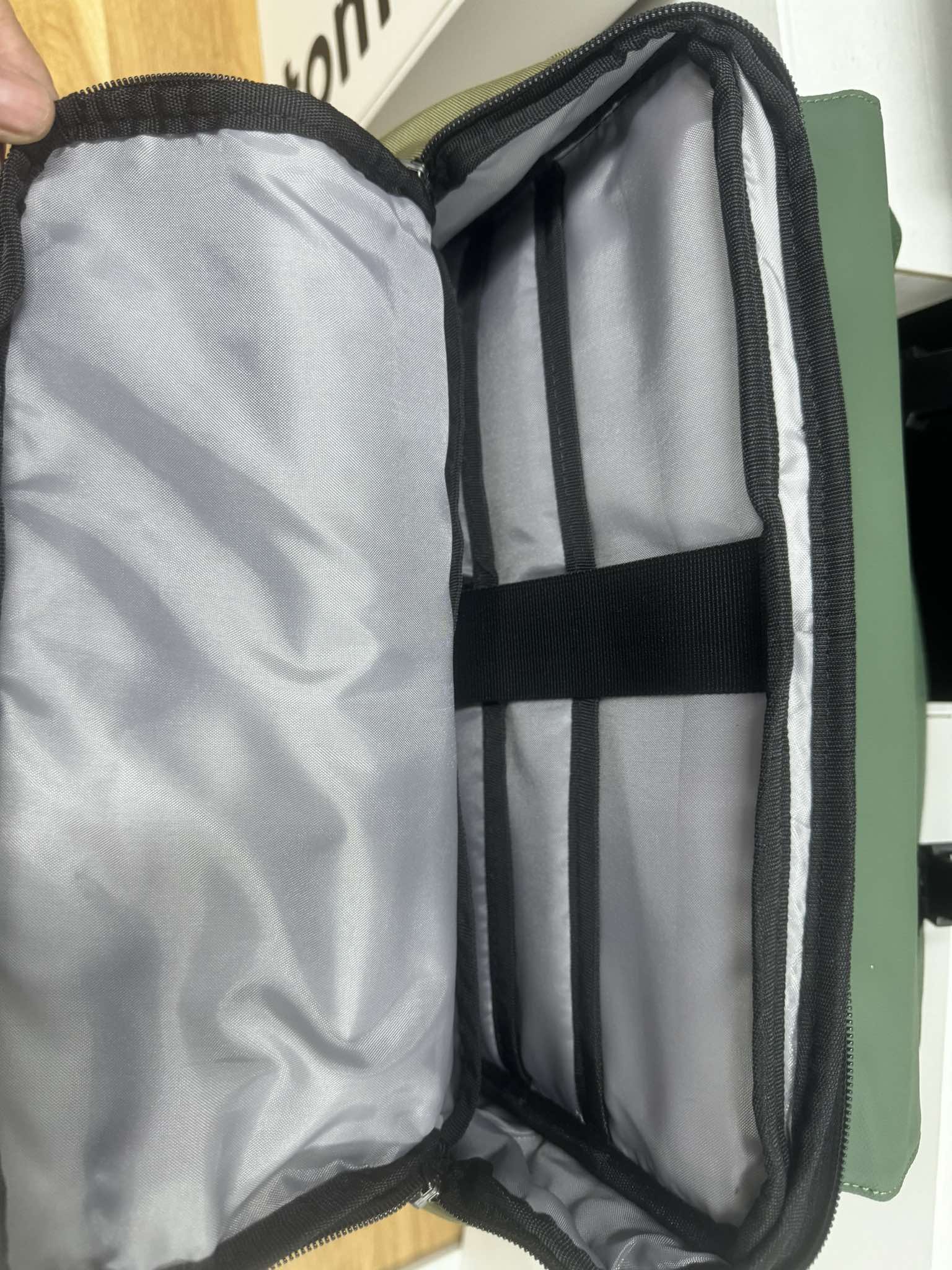 Ảnh Thật Balo Tomtoc Slash Flip 18L Đựng Macbook Pro 16 – T64M1T1GC