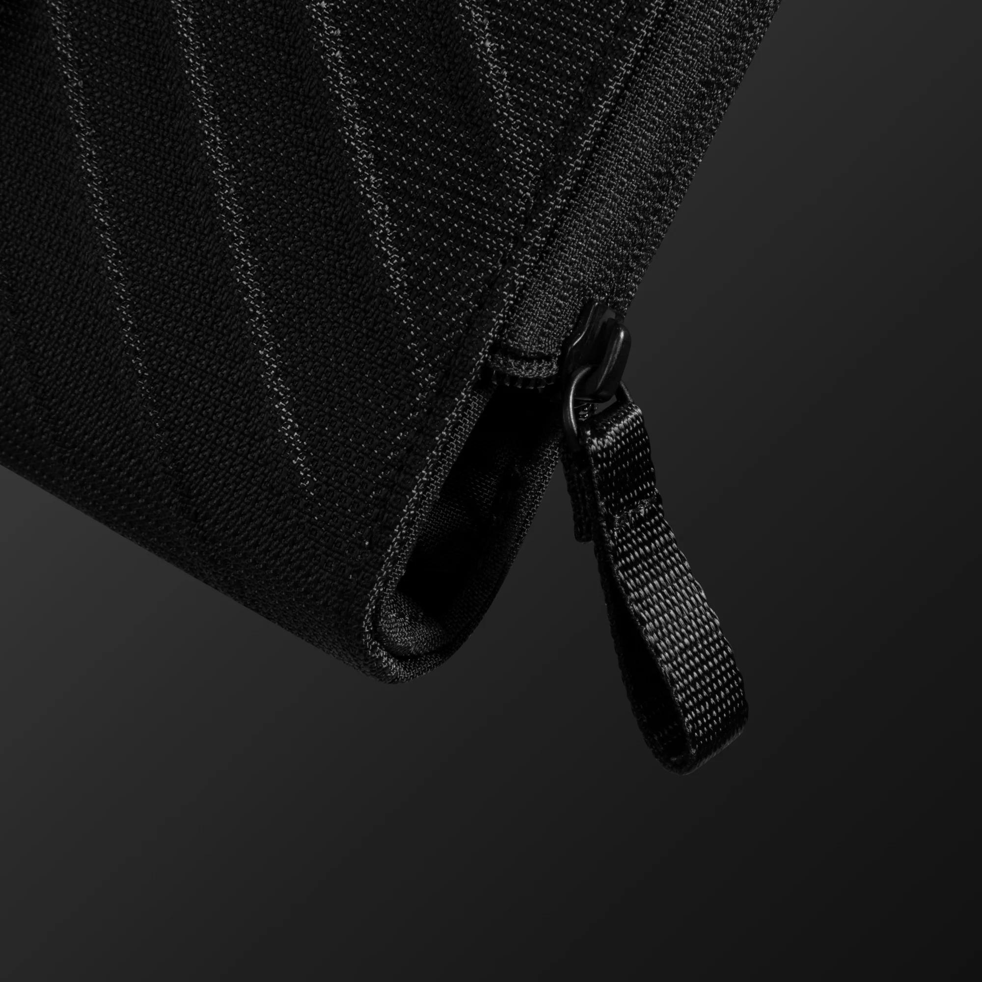 tui-chong-soc-macbook-tomtoc-voyage-a10-premium-tomtoc-viet-nam-077